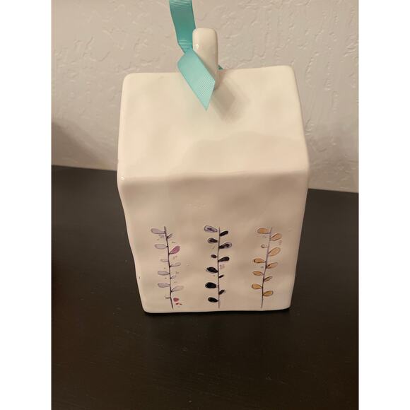 Cute vines bird house
NOT RAE DUNN - Picture 4 of 5